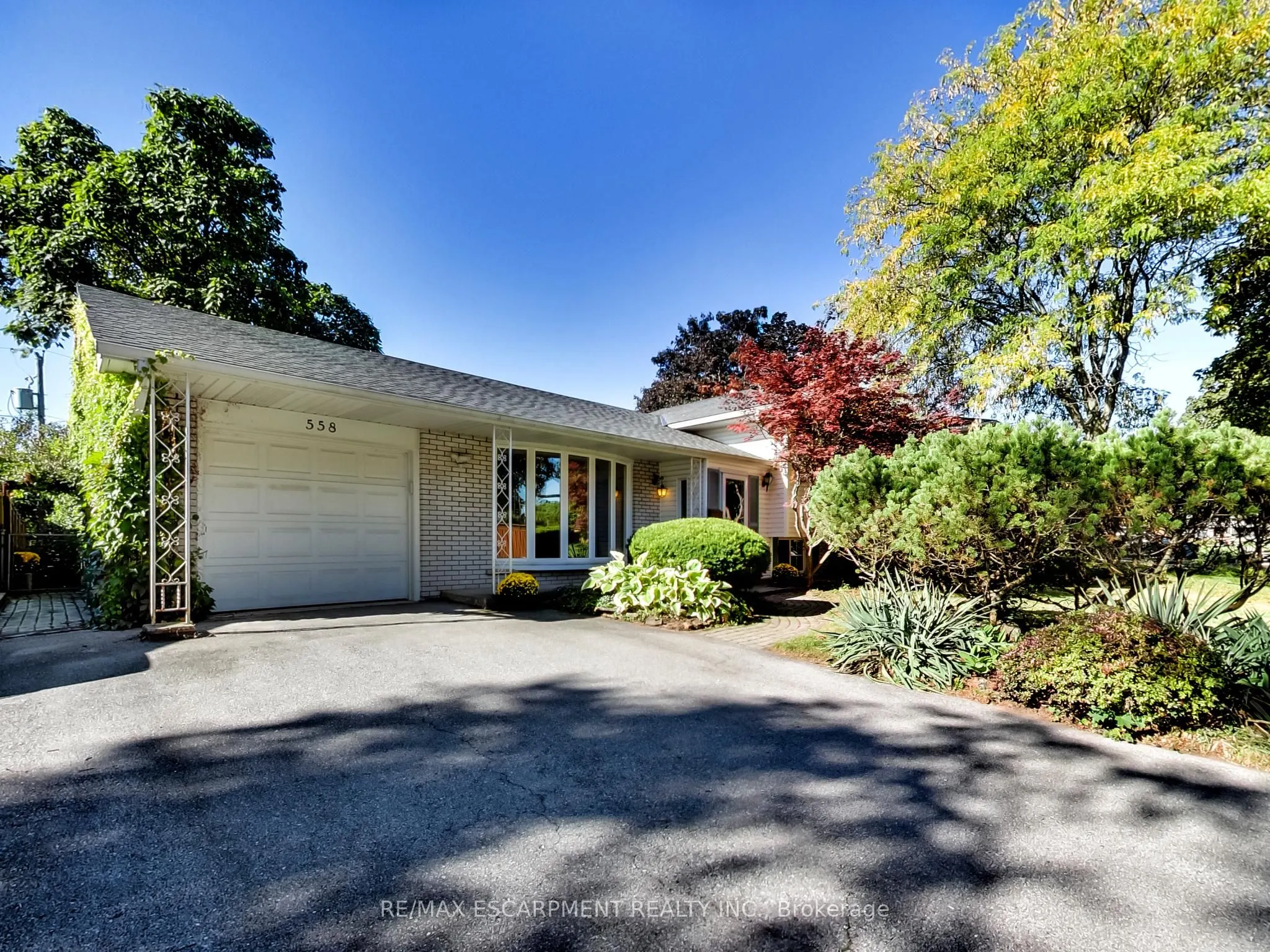 558 Parkside Crescent