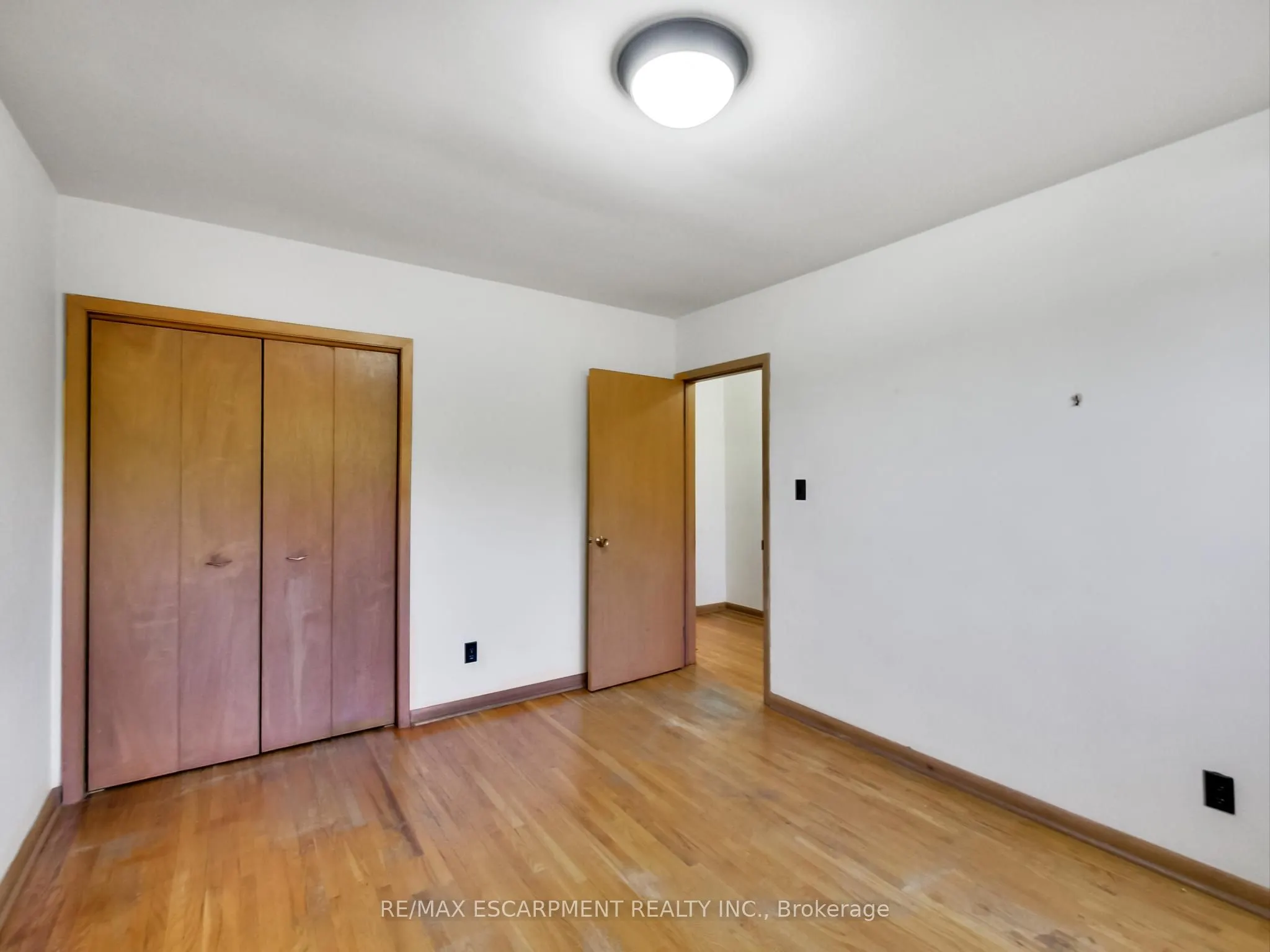 558 Parkside Crescent
