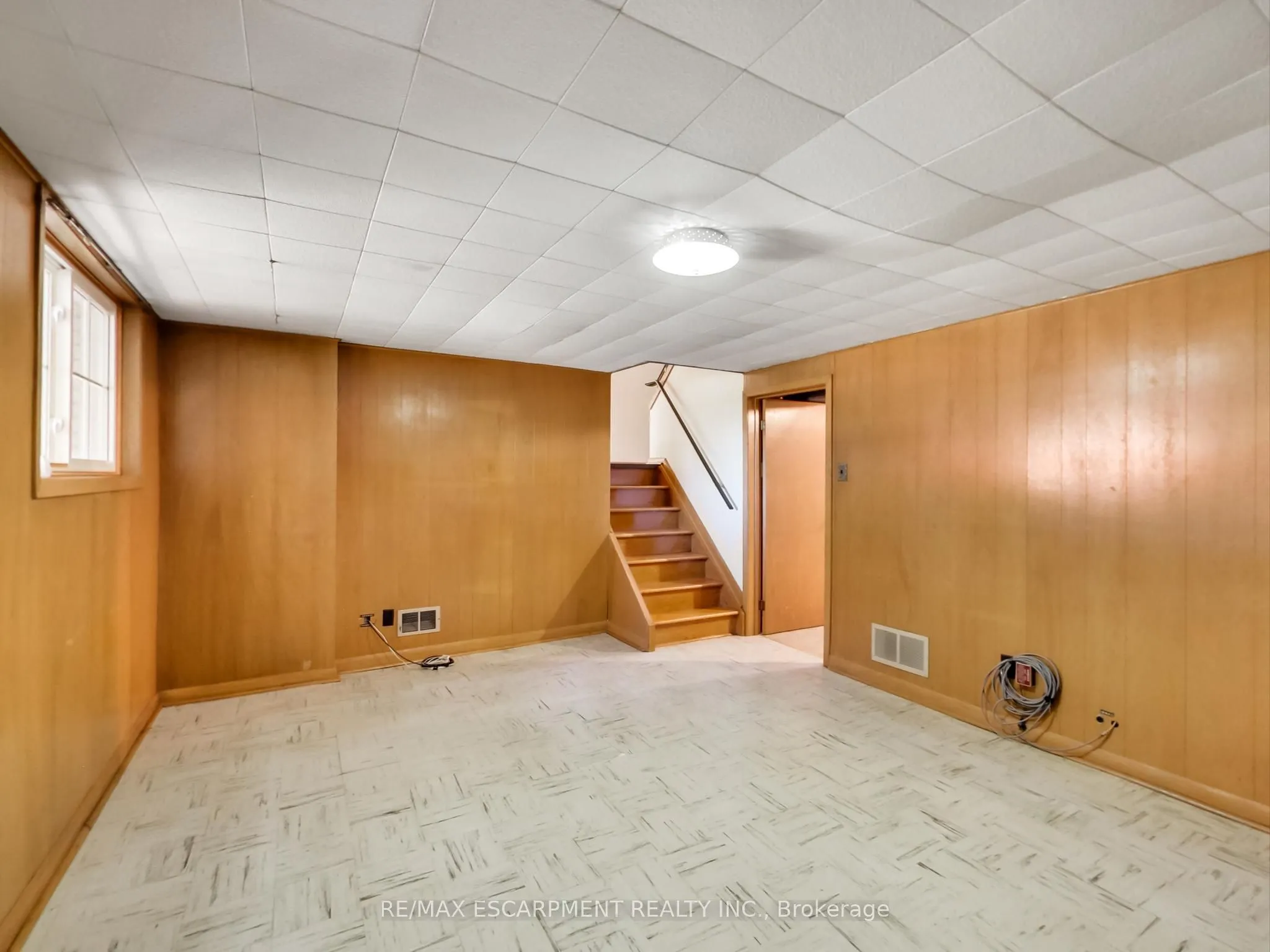 558 Parkside Crescent