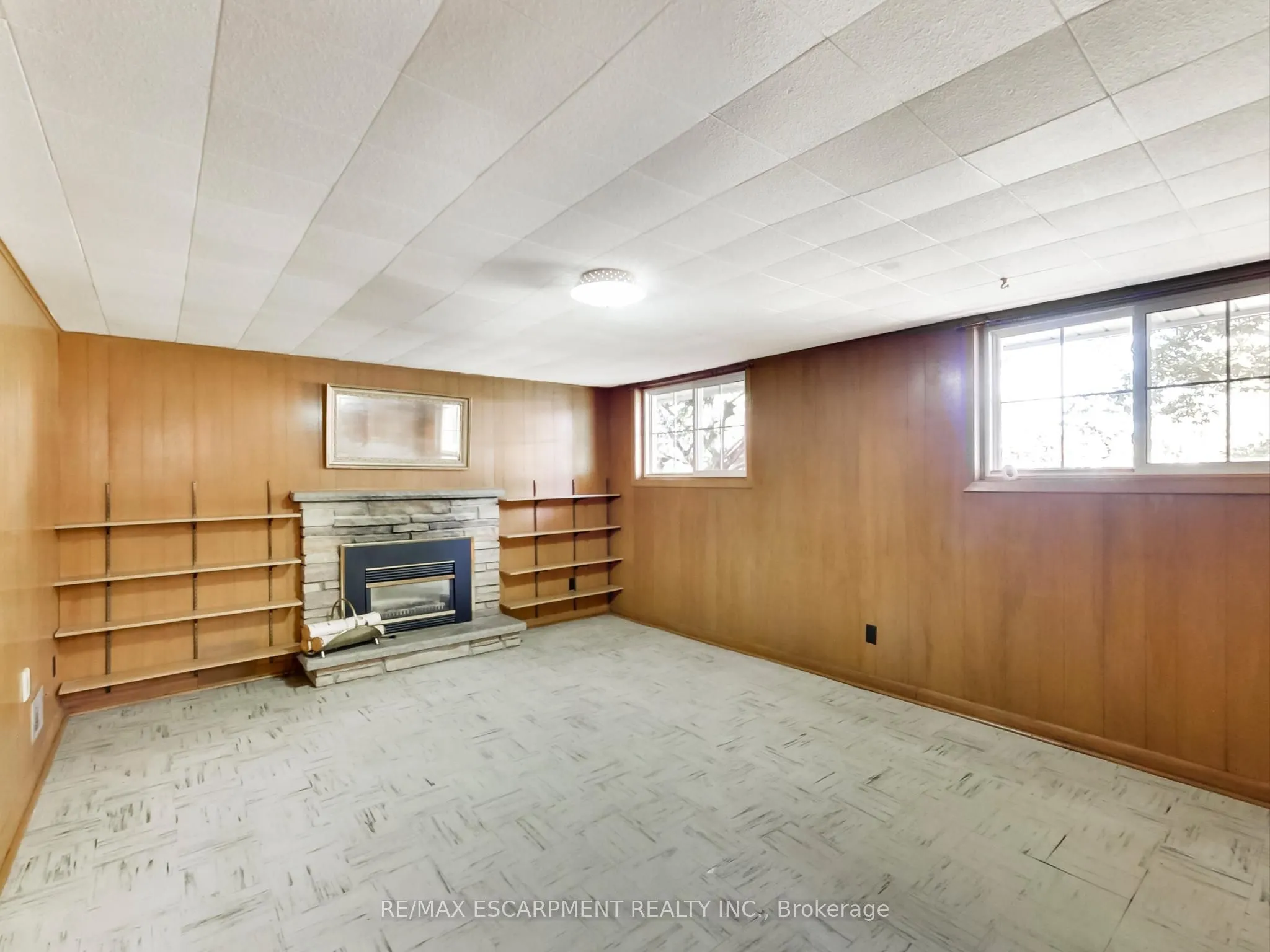 558 Parkside Crescent