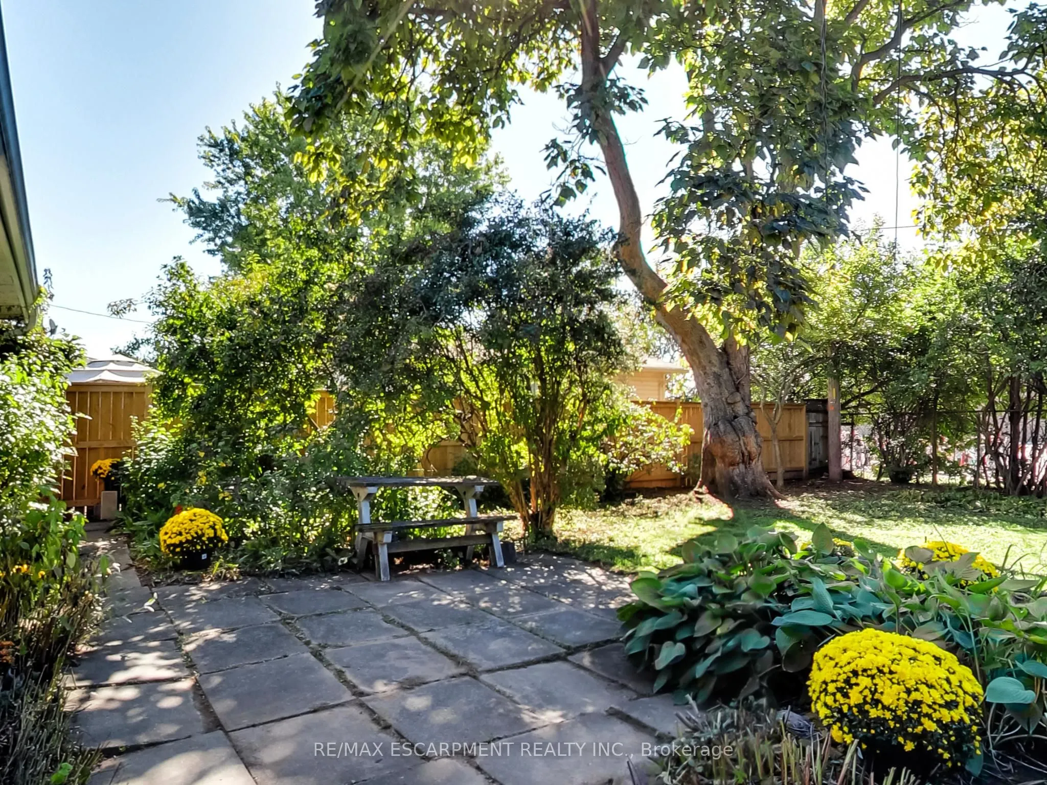 558 Parkside Crescent