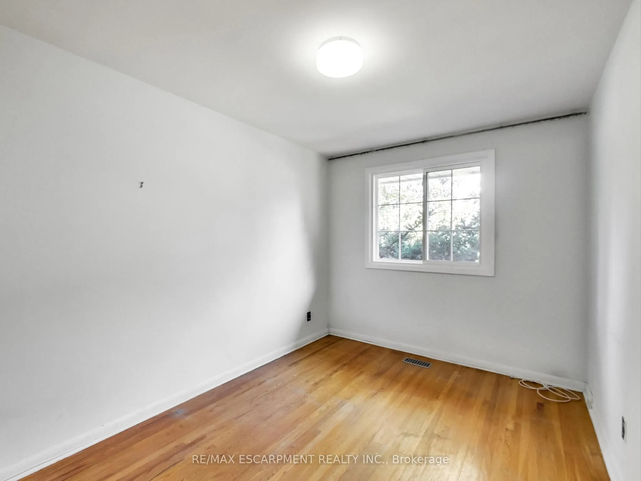 558 Parkside Crescent