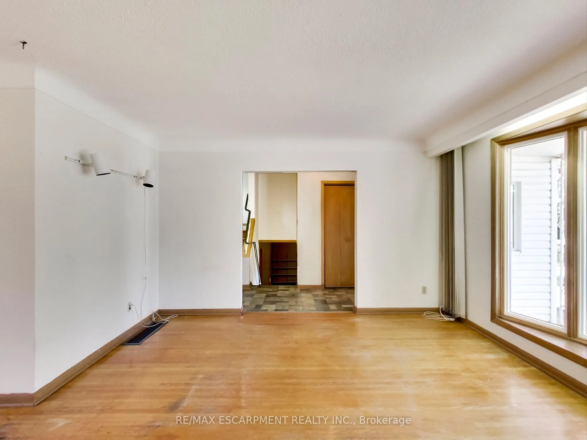 558 Parkside Crescent