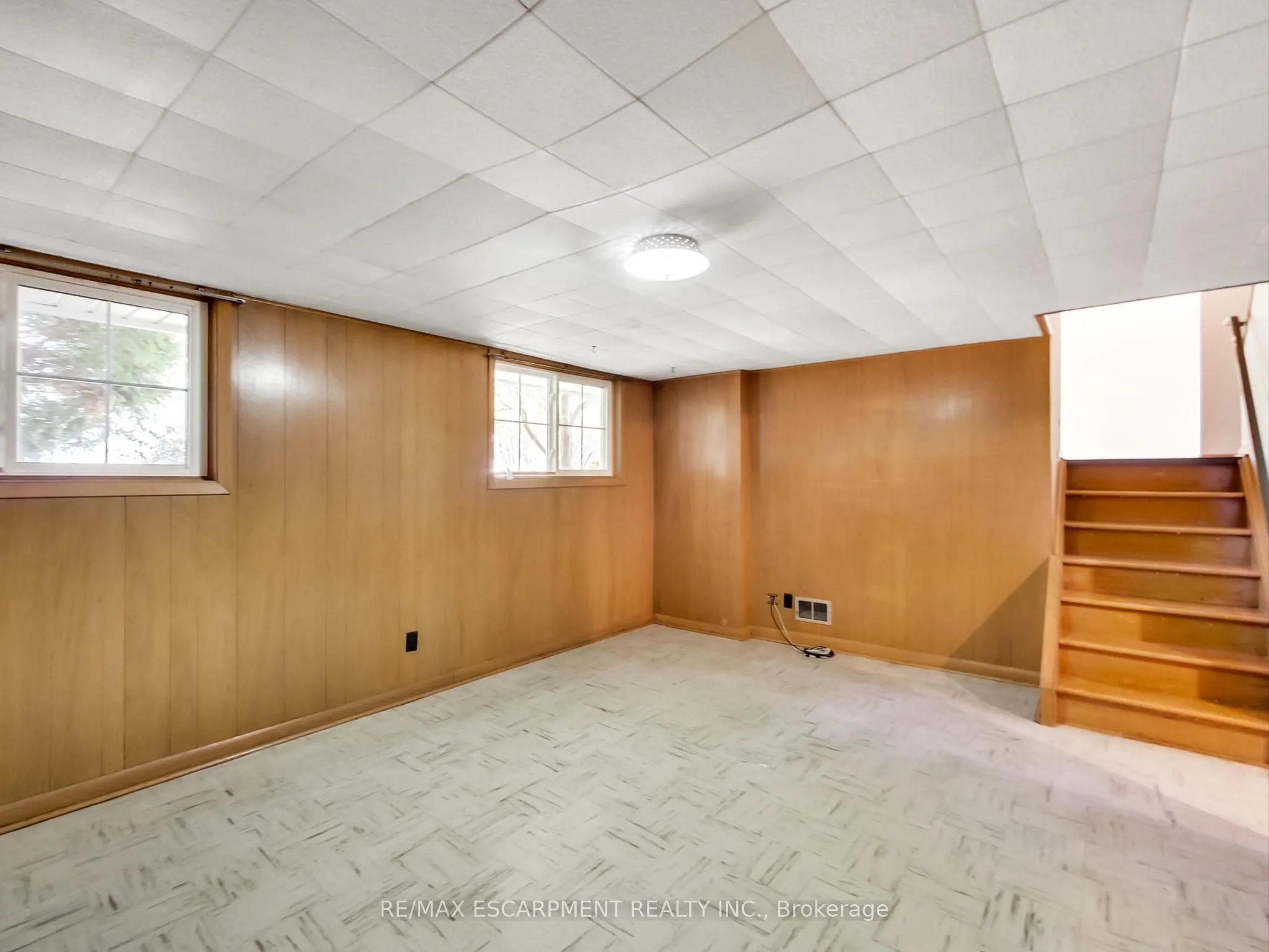 558 Parkside Crescent