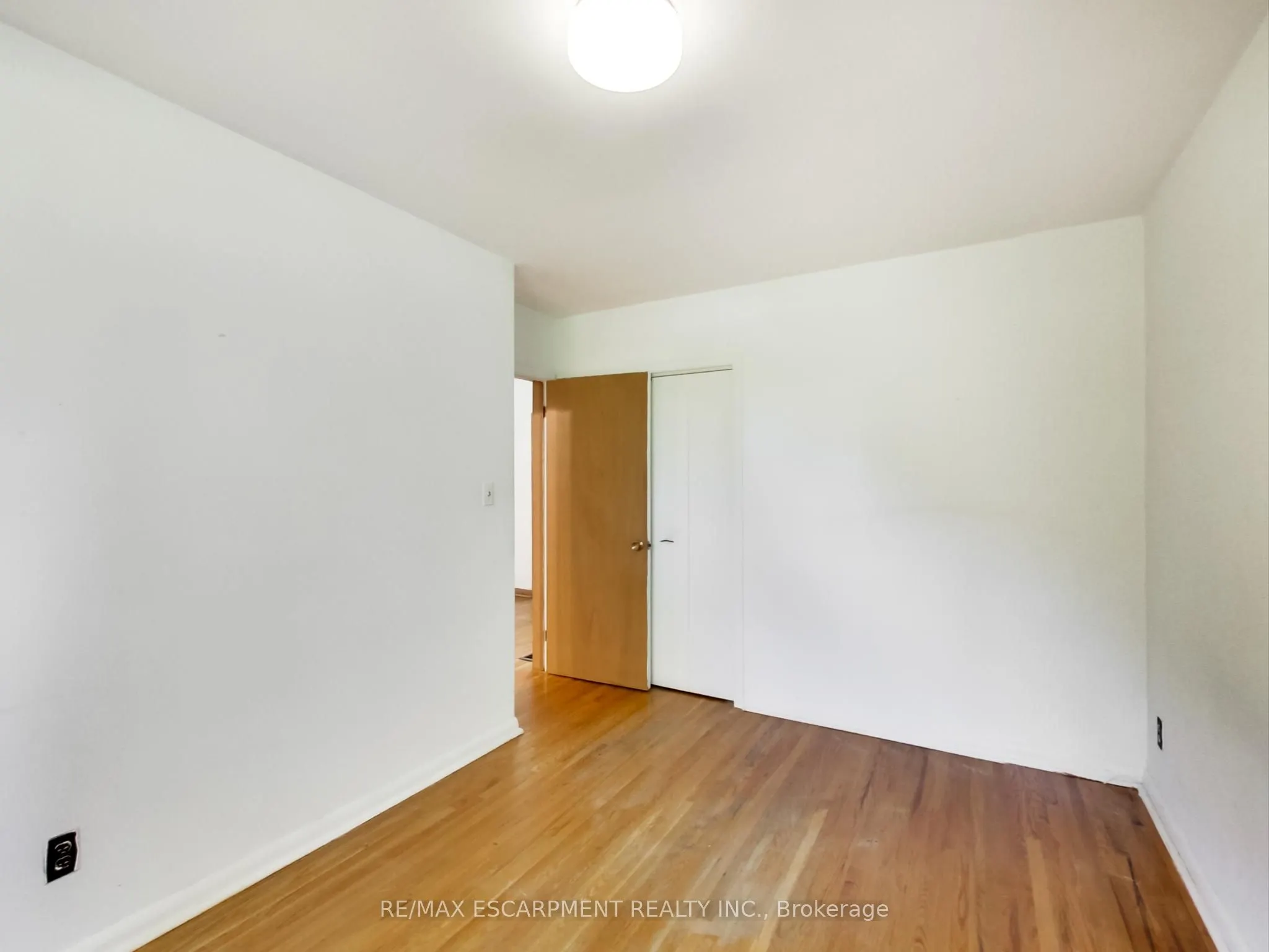 558 Parkside Crescent