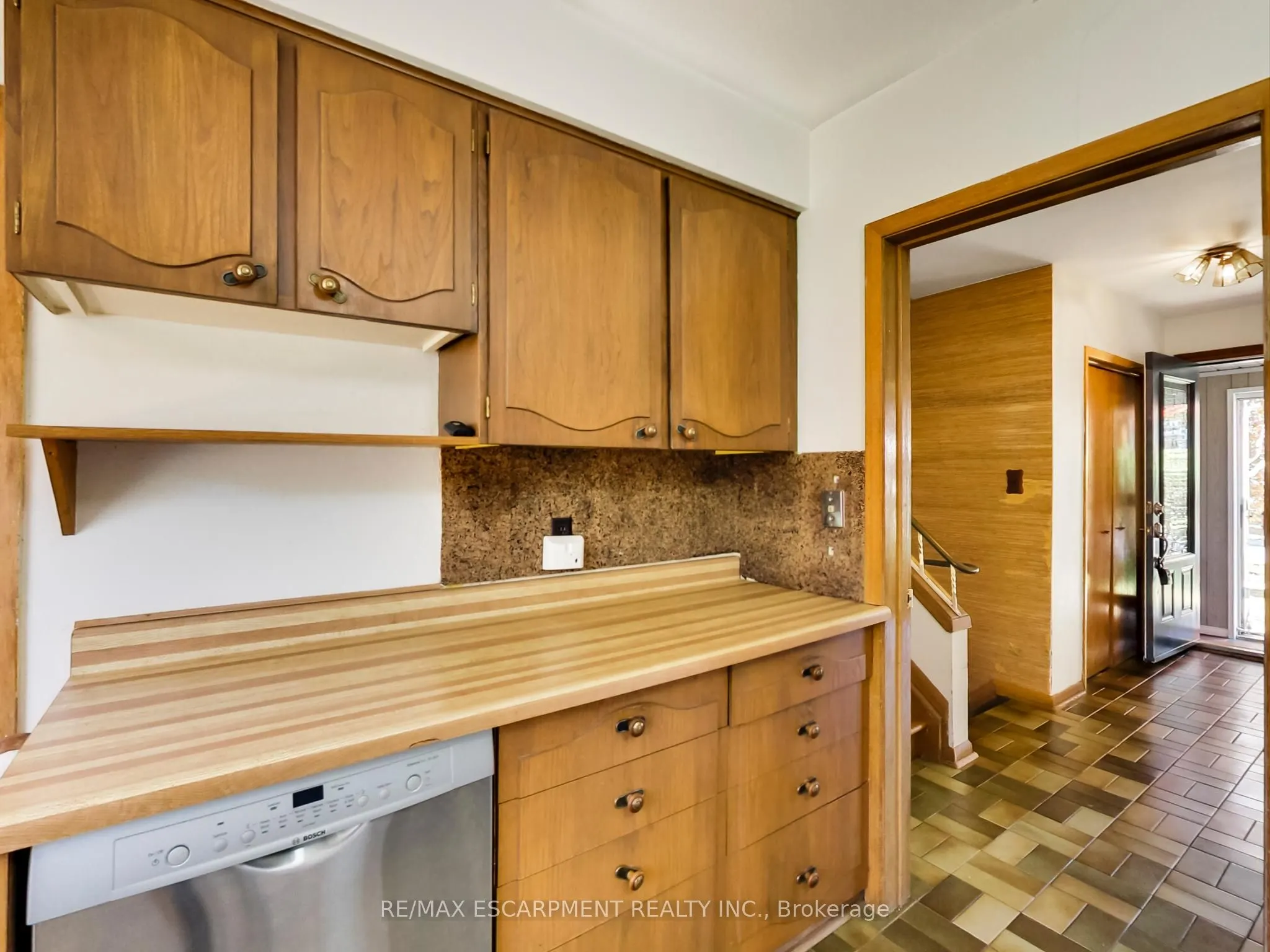 558 Parkside Crescent