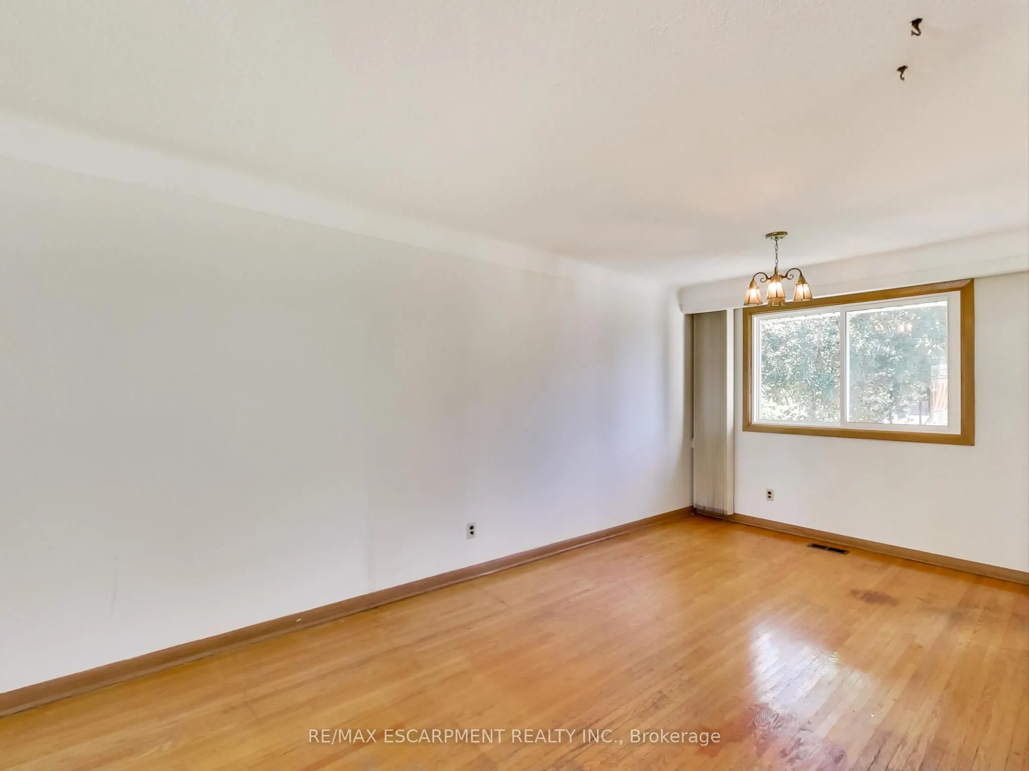 558 Parkside Crescent