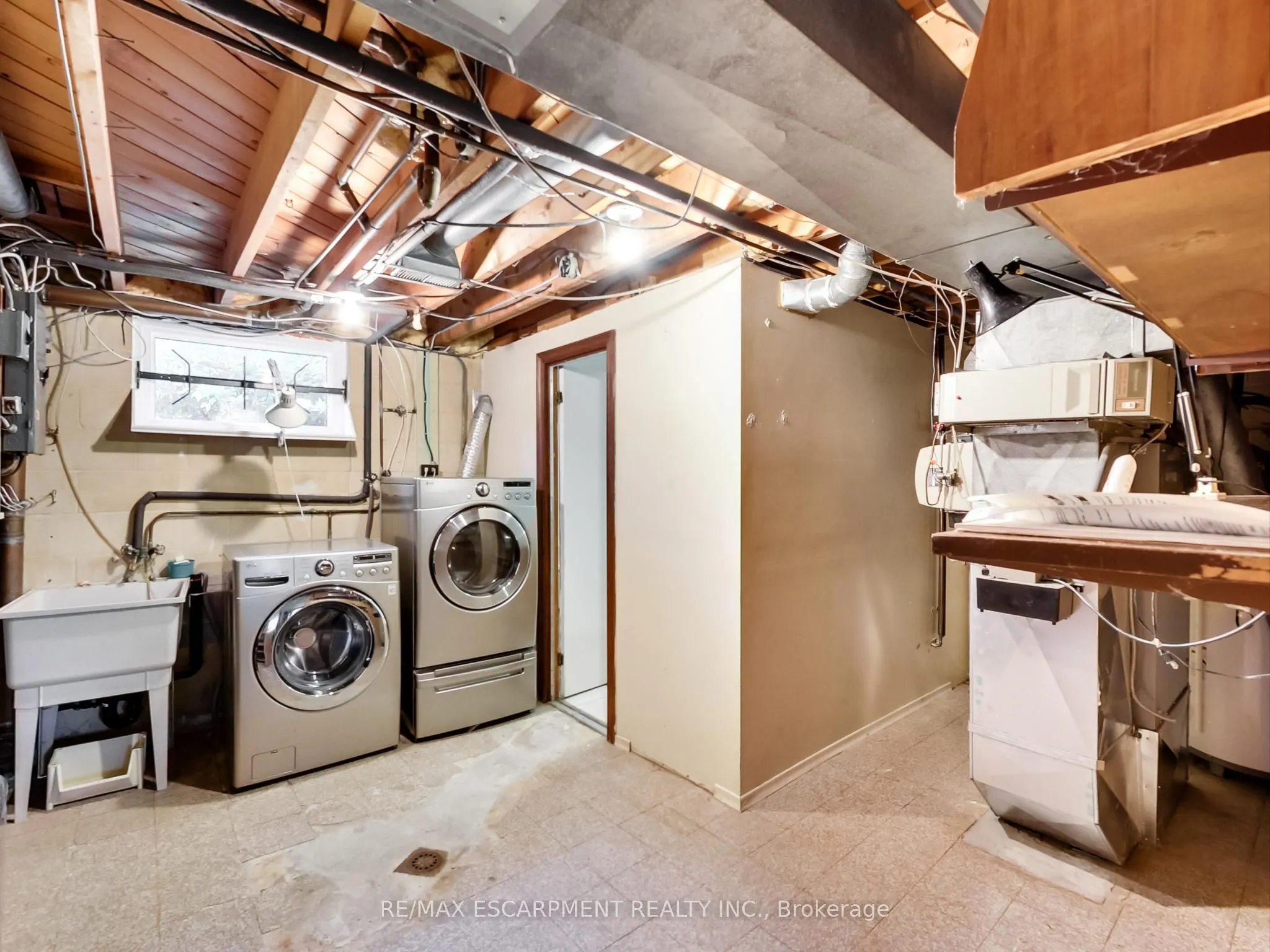 558 Parkside Crescent