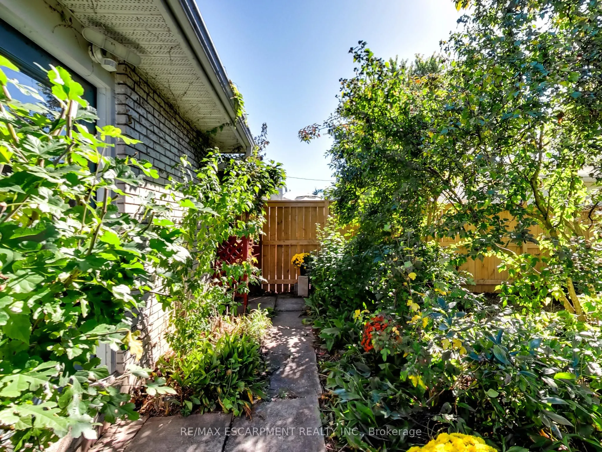 558 Parkside Crescent