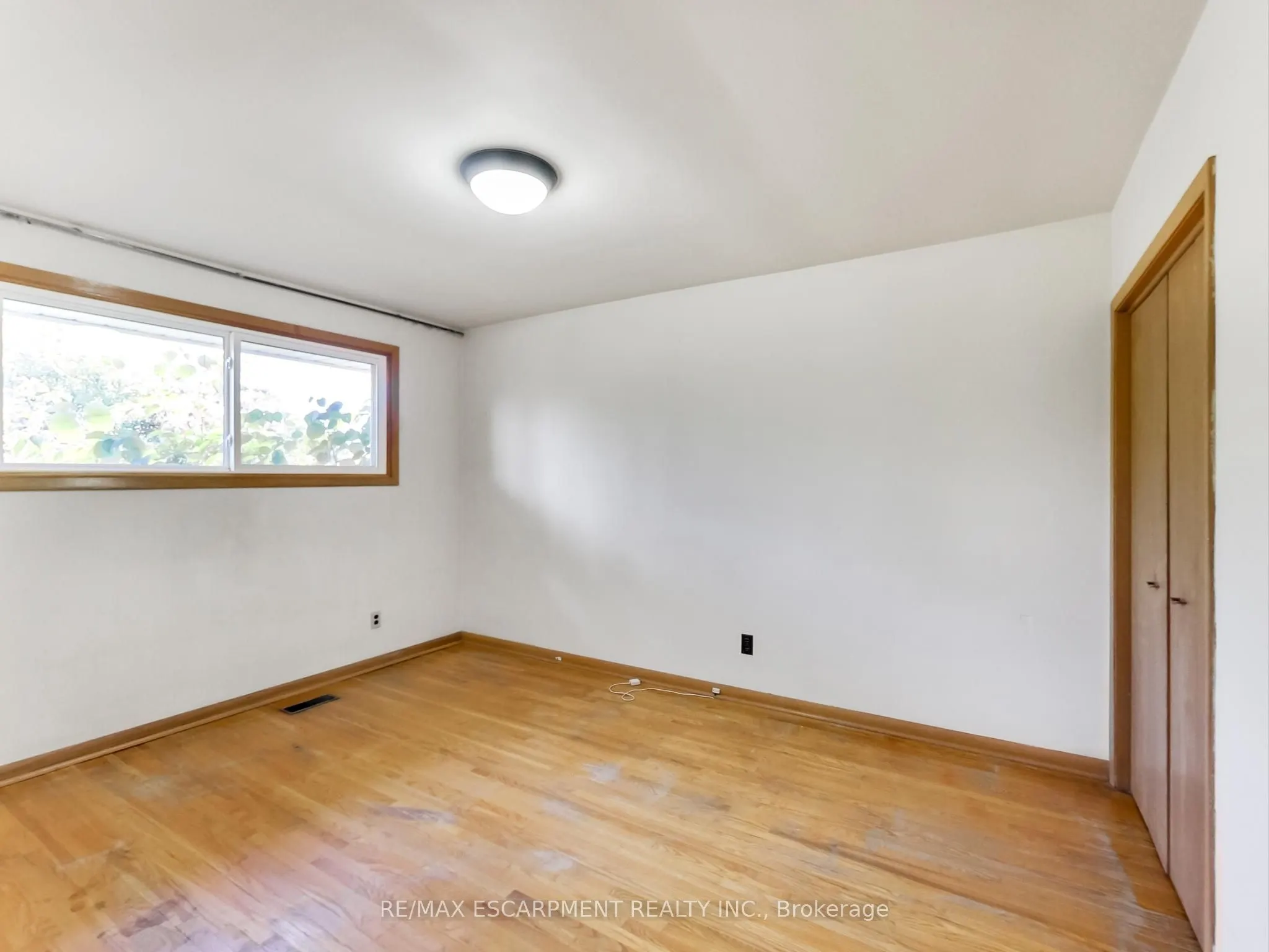 558 Parkside Crescent
