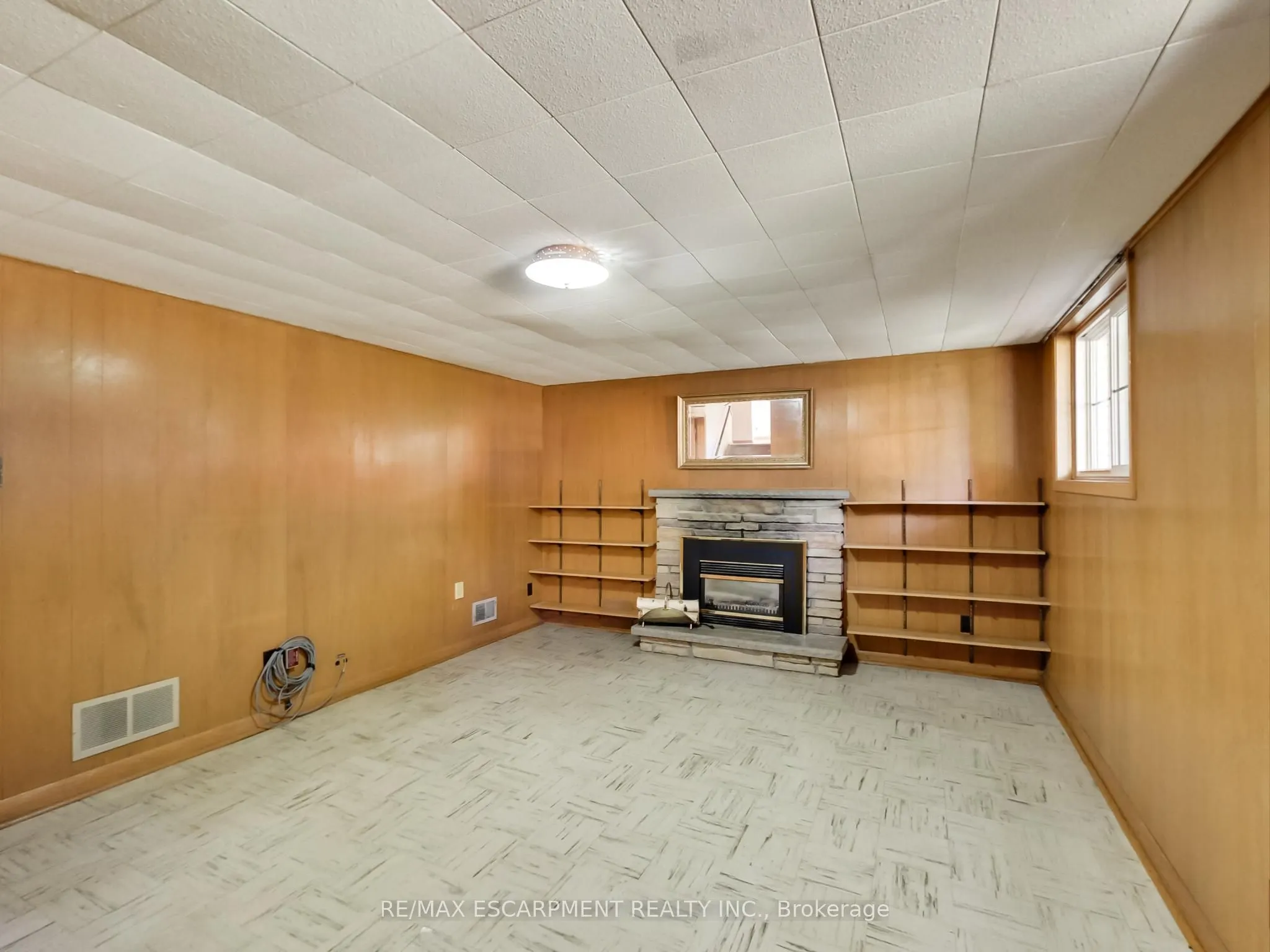 558 Parkside Crescent