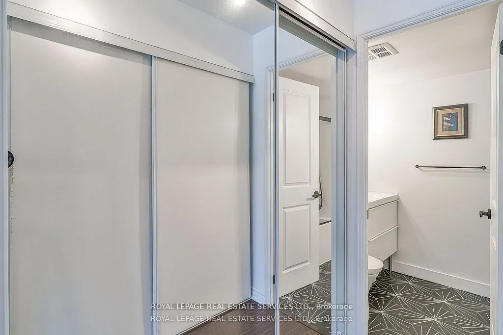 2267 Lakeshore Boulevard W, #216