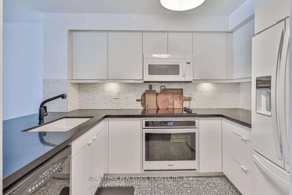 2267 Lakeshore Boulevard W, #216
