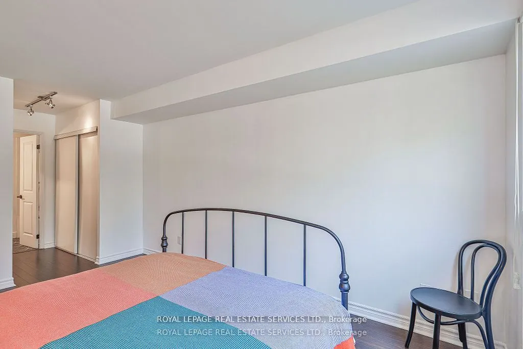 2267 Lakeshore Boulevard W, #216