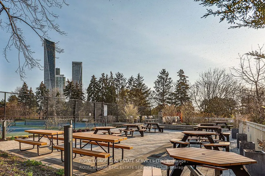 2267 Lakeshore Boulevard W, #216