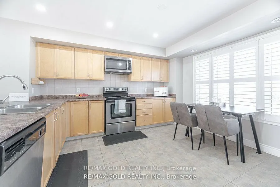 60 Fairwood Circle