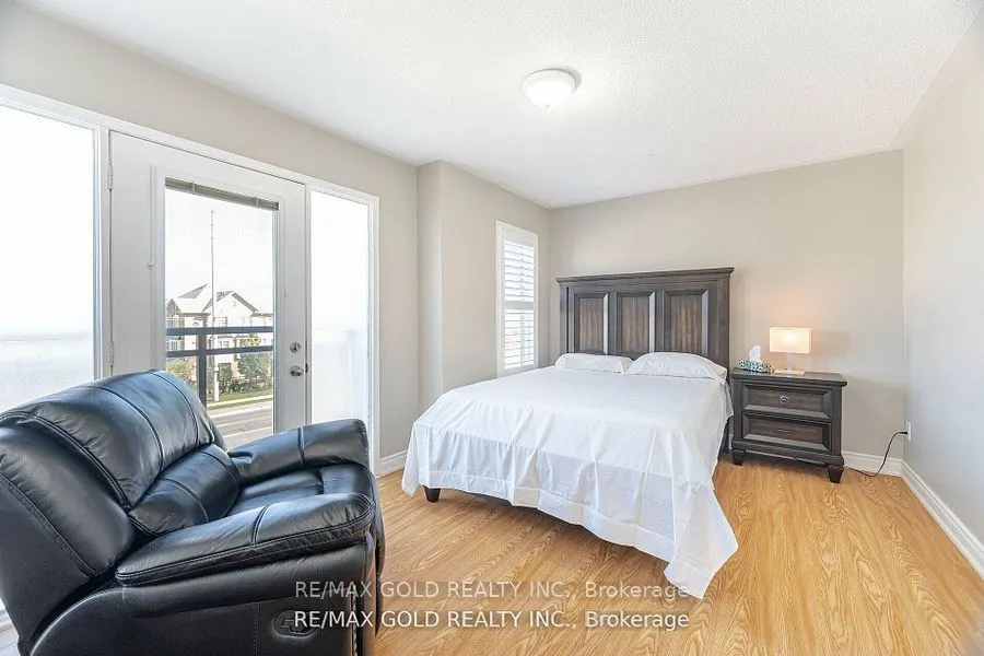 60 Fairwood Circle