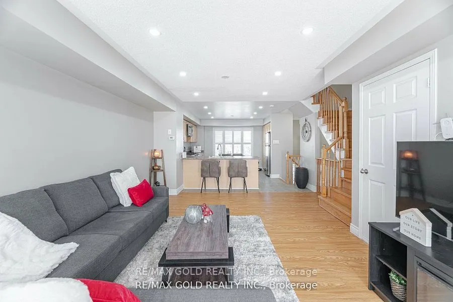 60 Fairwood Circle