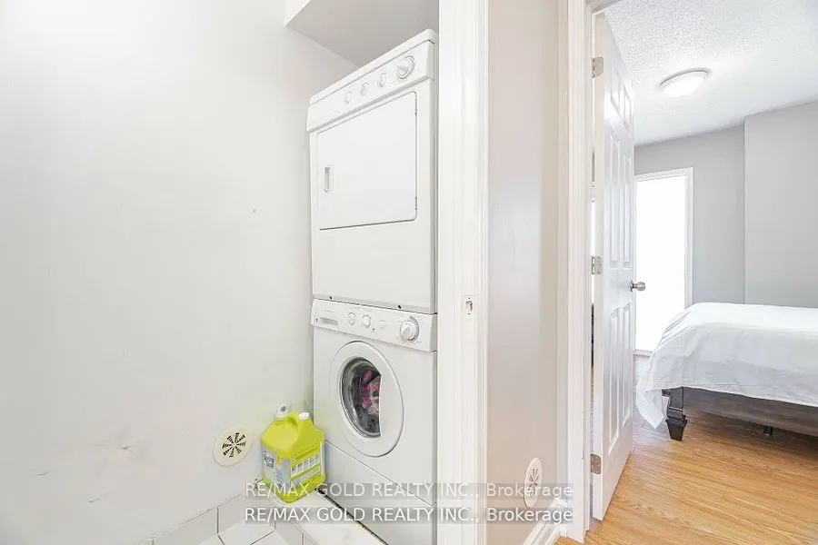 60 Fairwood Circle