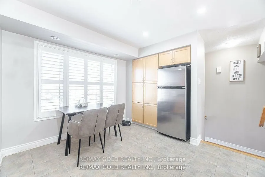 60 Fairwood Circle