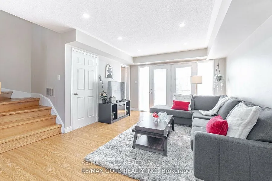 60 Fairwood Circle