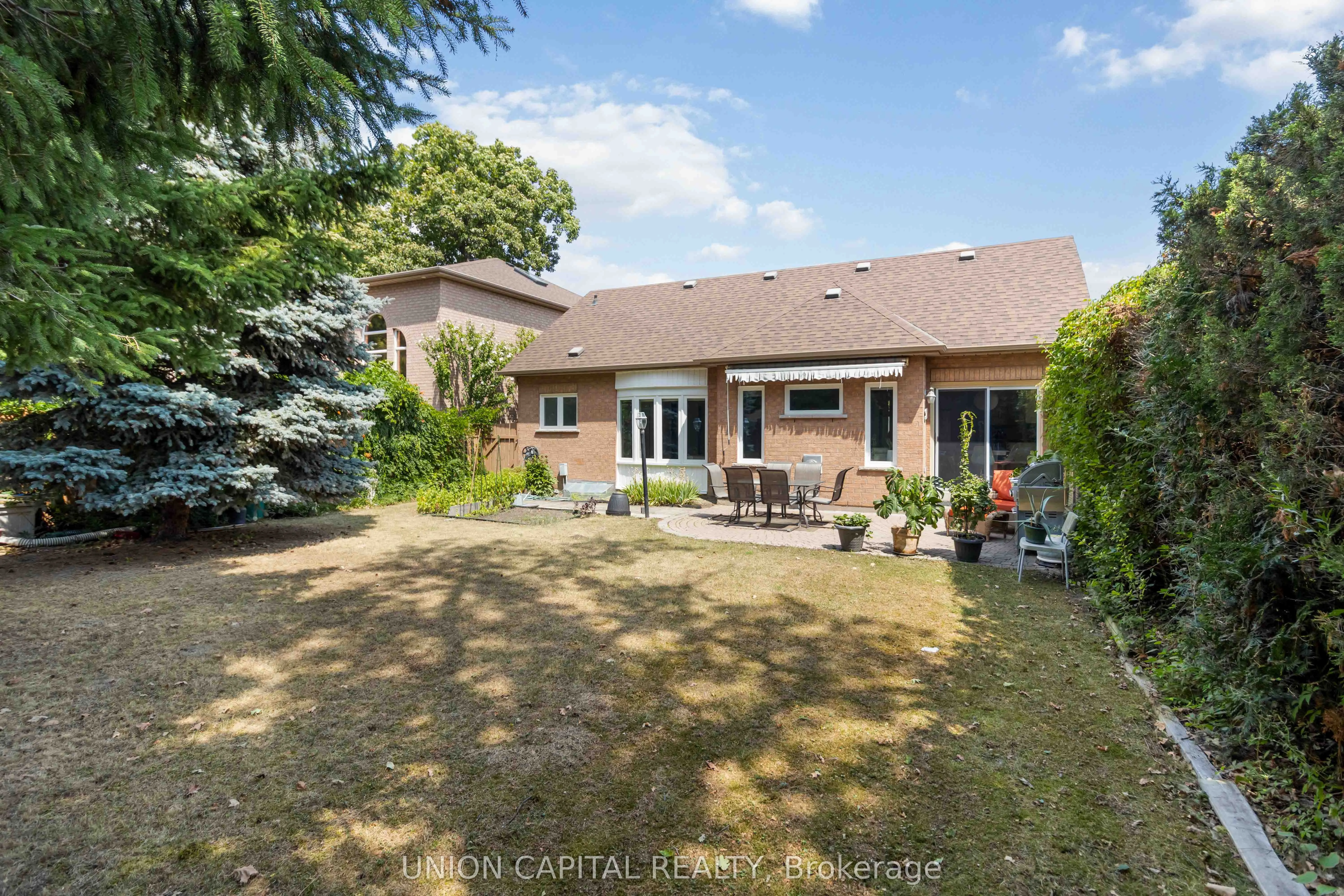 2805 Bushland Crescent