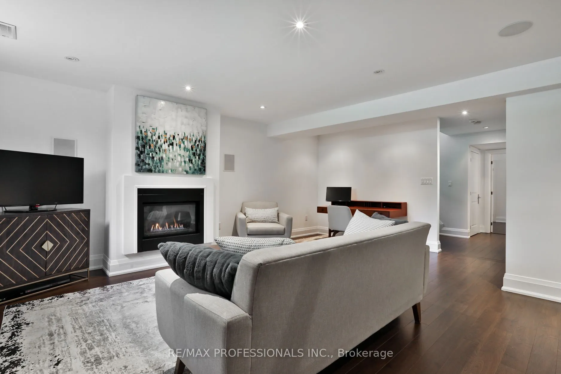 6 Meadowcrest Road