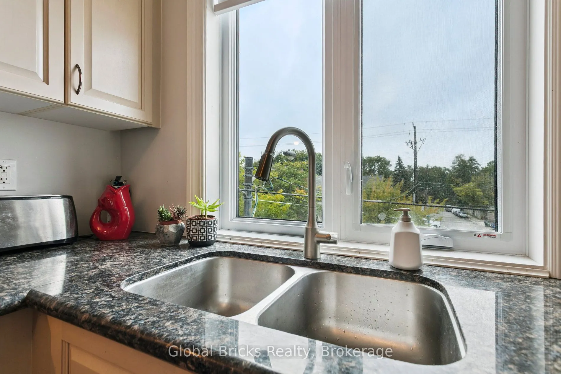 3400 Lakeshore Boulevard W, #203