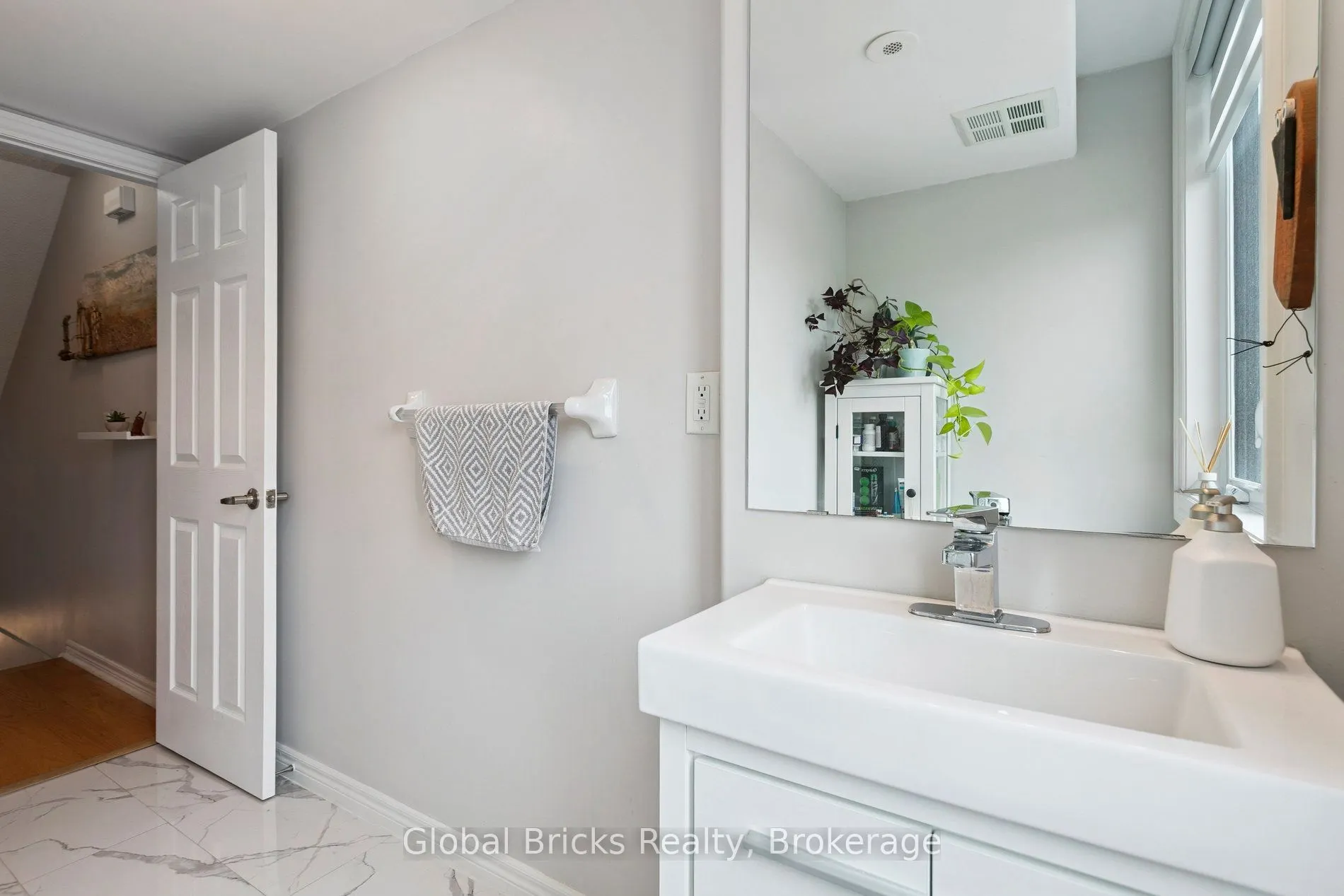 3400 Lakeshore Boulevard W, #203