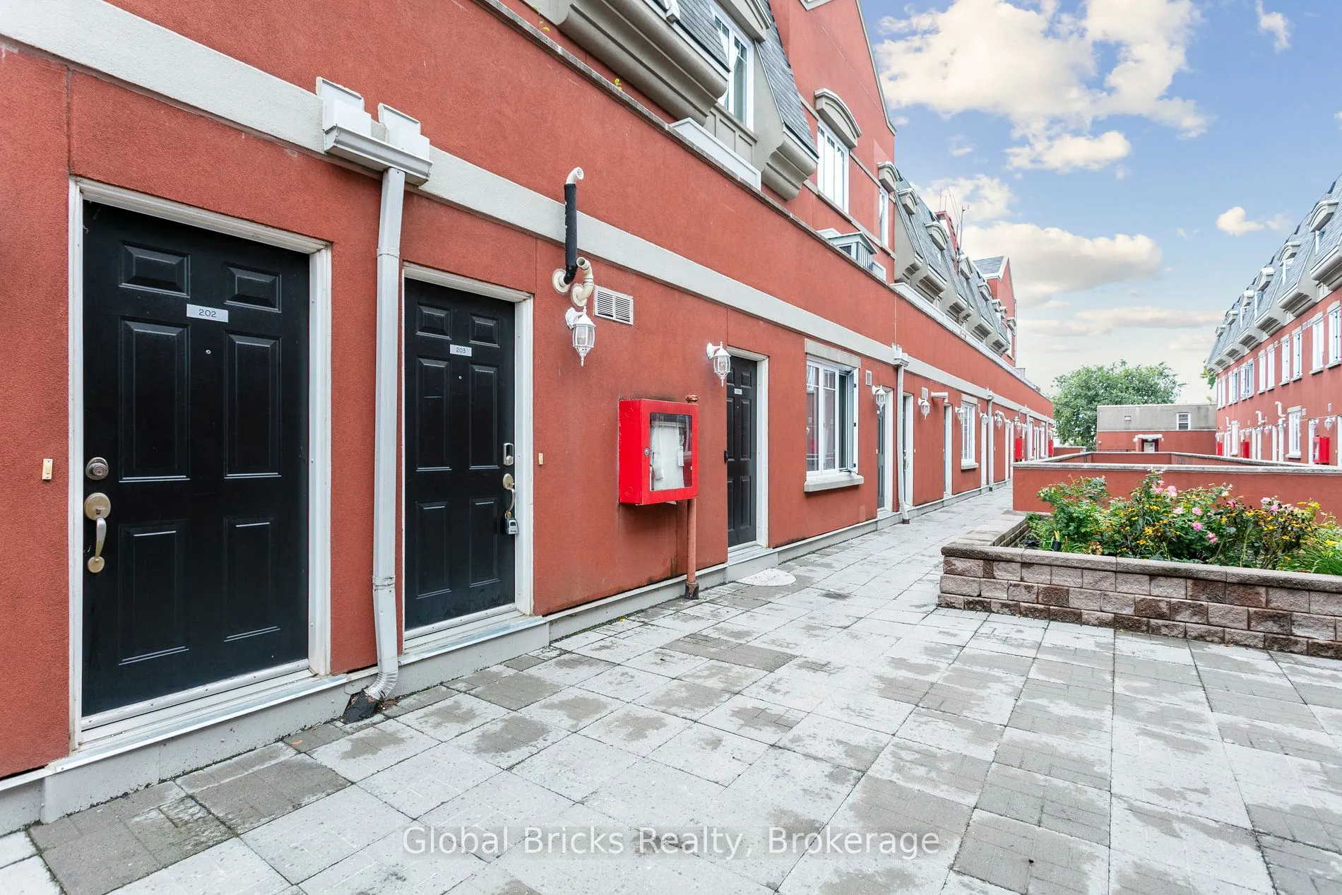 3400 Lakeshore Boulevard W, #203