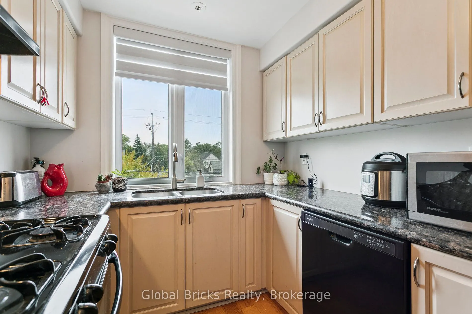 3400 Lakeshore Boulevard W, #203