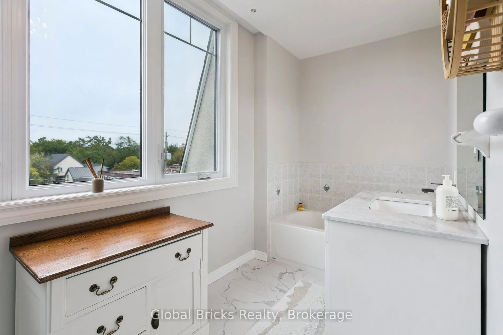 3400 Lakeshore Boulevard W, #203