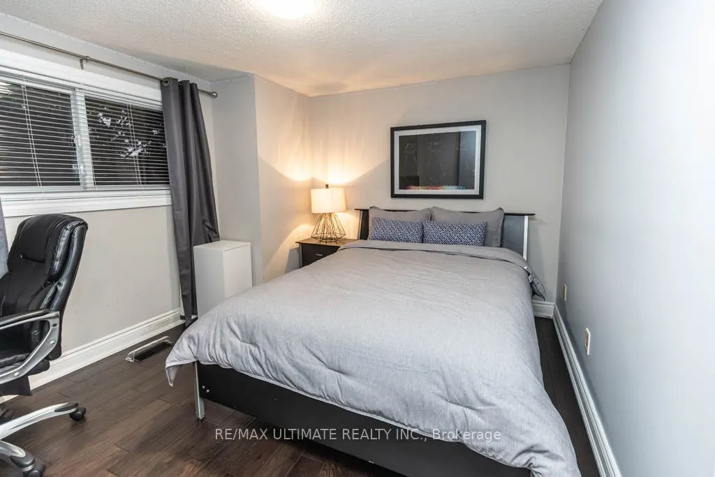 6869 Hickling Crescent