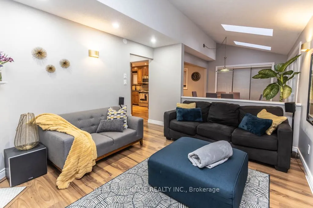 6869 Hickling Crescent