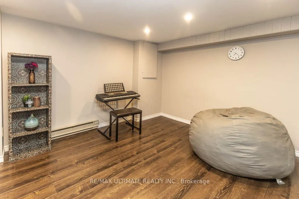 6869 Hickling Crescent