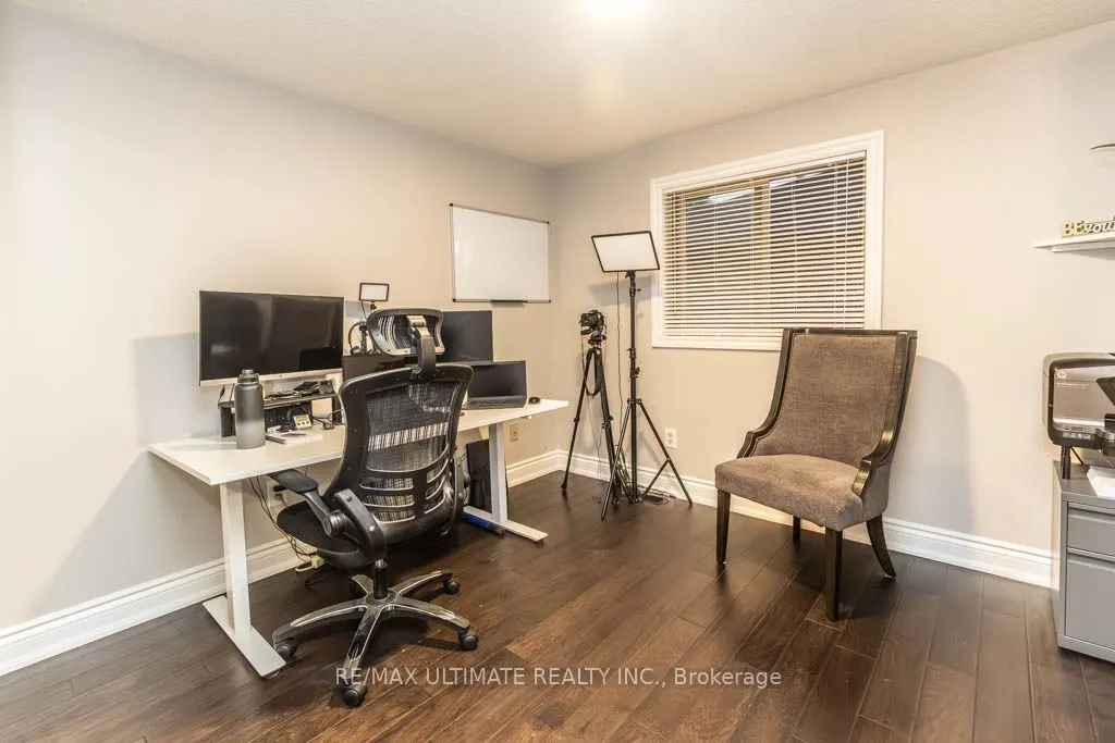 6869 Hickling Crescent