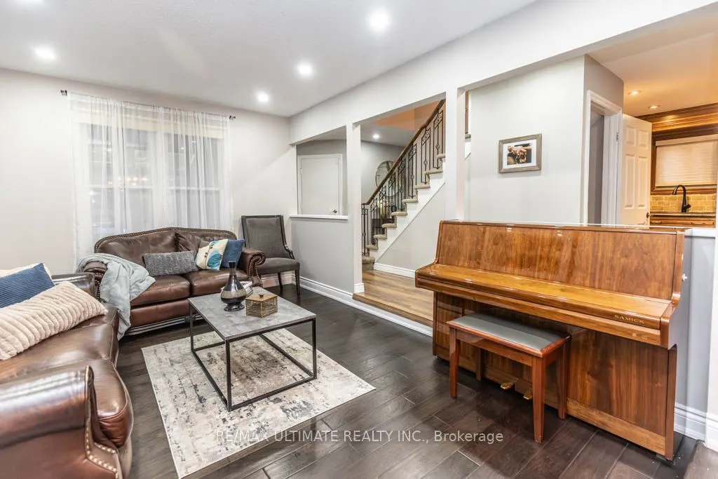 6869 Hickling Crescent