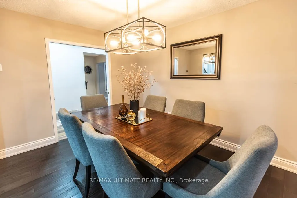 6869 Hickling Crescent
