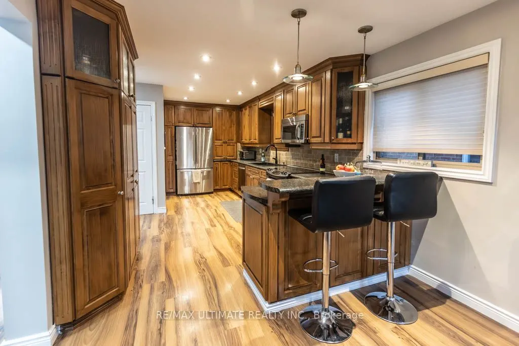 6869 Hickling Crescent