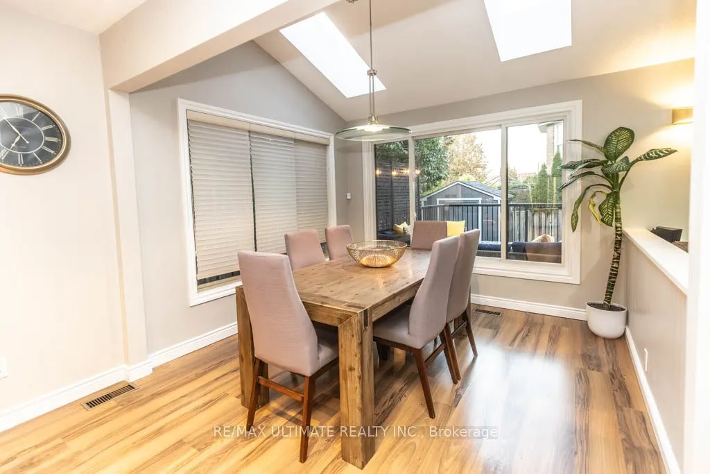 6869 Hickling Crescent