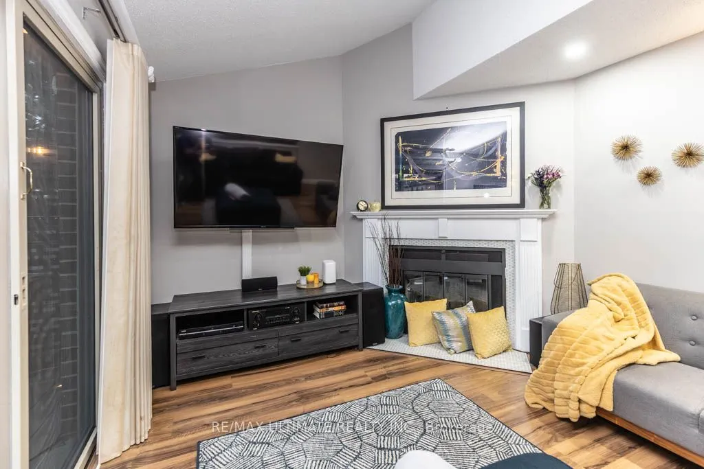 6869 Hickling Crescent