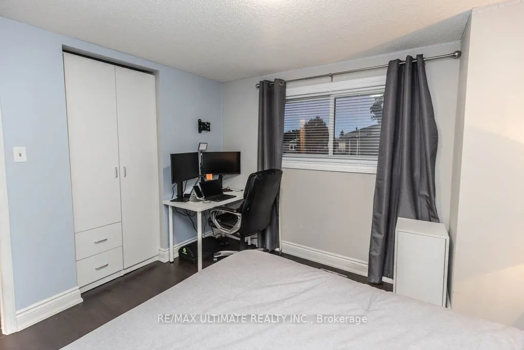 6869 Hickling Crescent