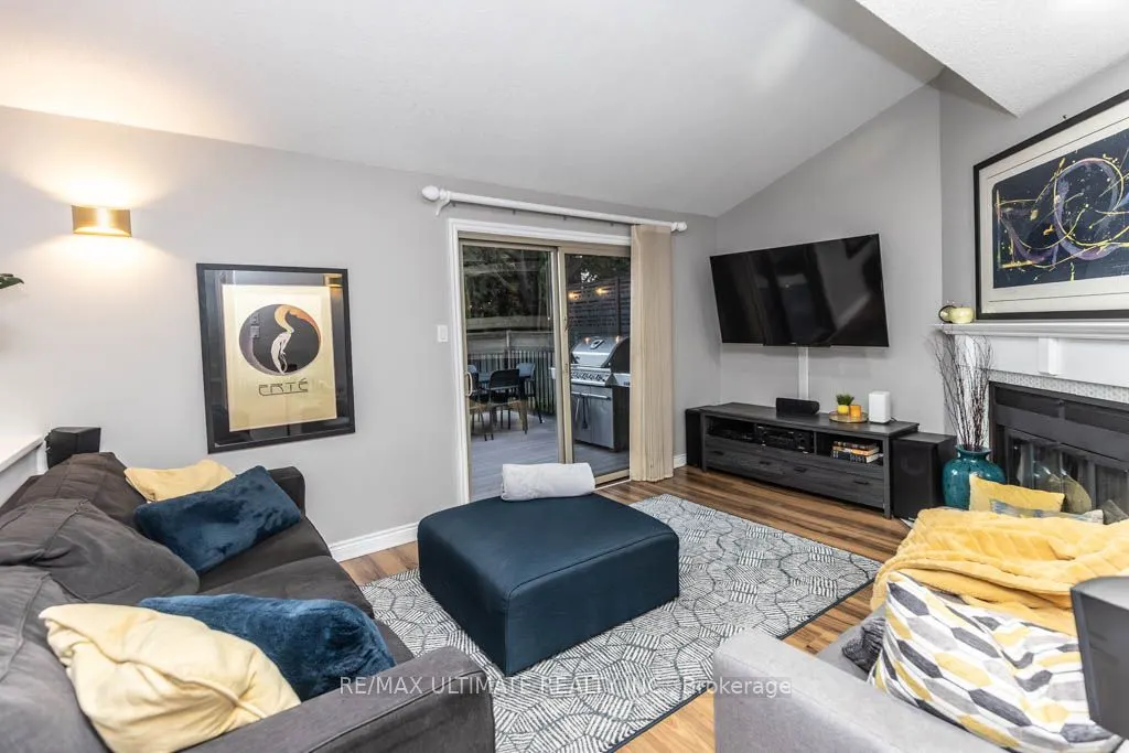 6869 Hickling Crescent