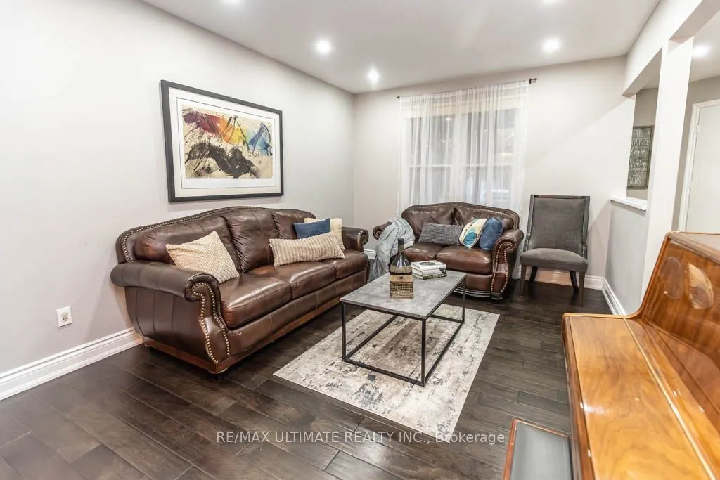 6869 Hickling Crescent