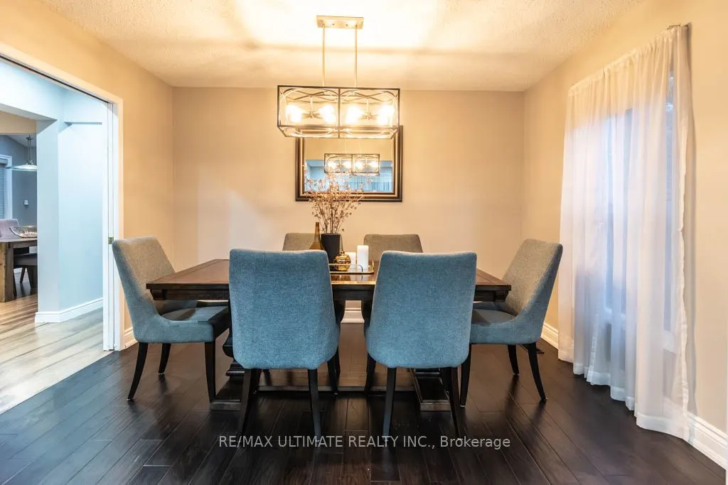 6869 Hickling Crescent