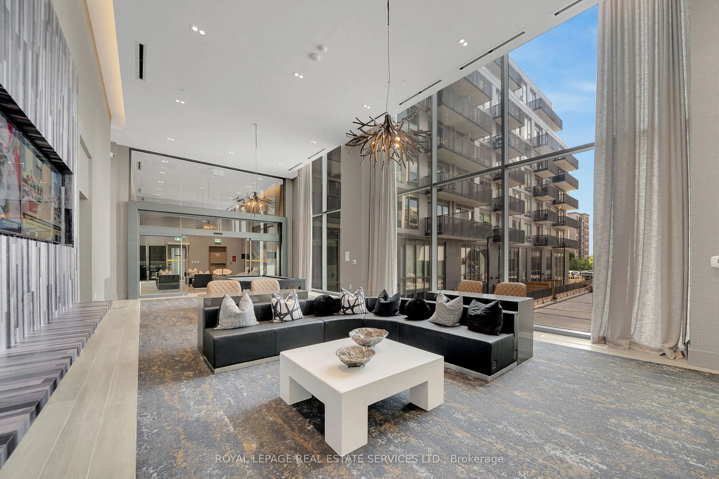 2450 Old Bronte Road, #807