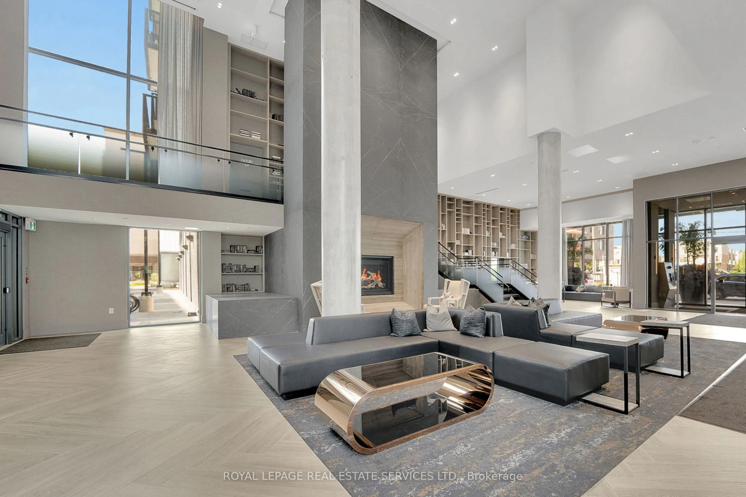 2450 Old Bronte Road, #807