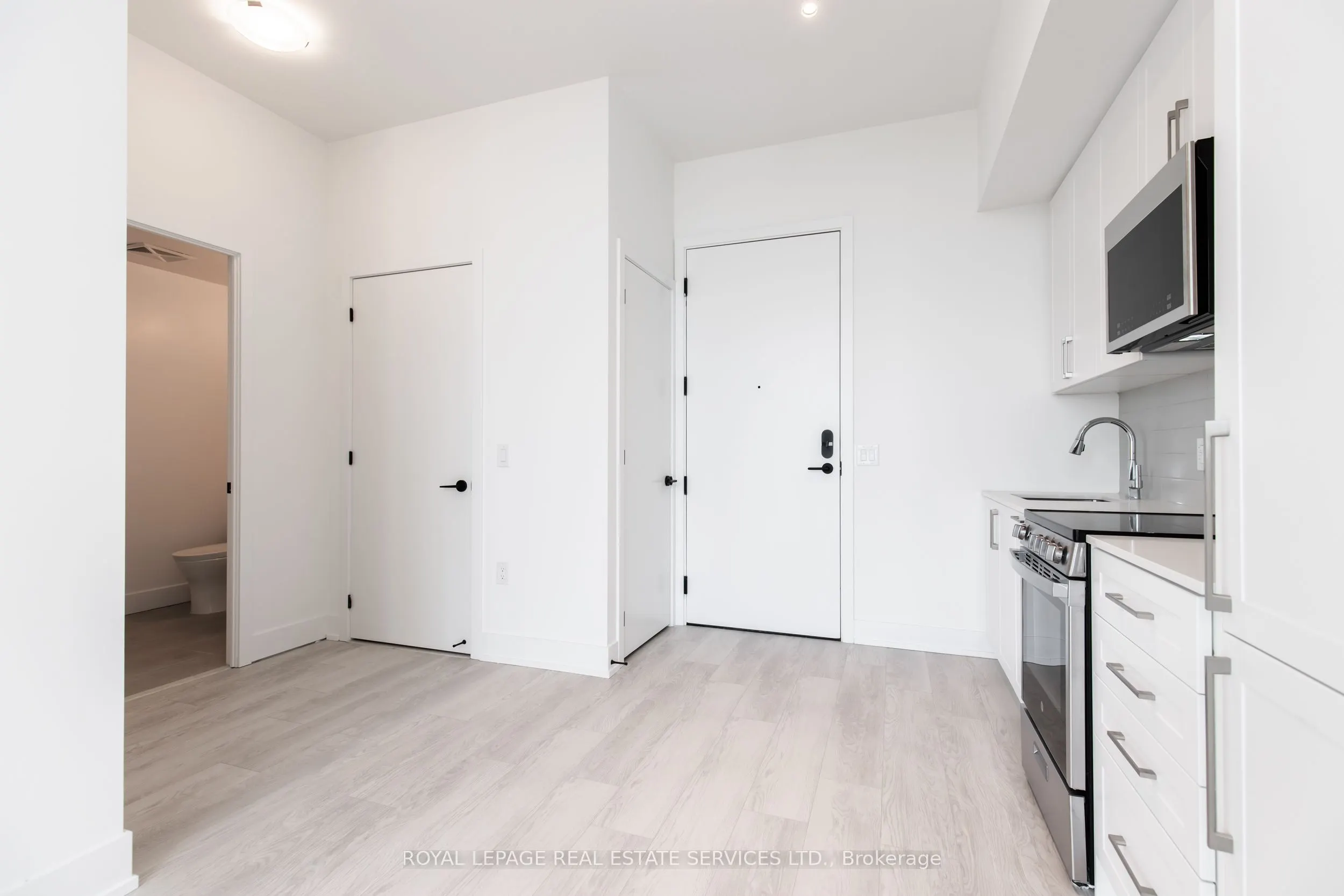2450 Old Bronte Road, #807