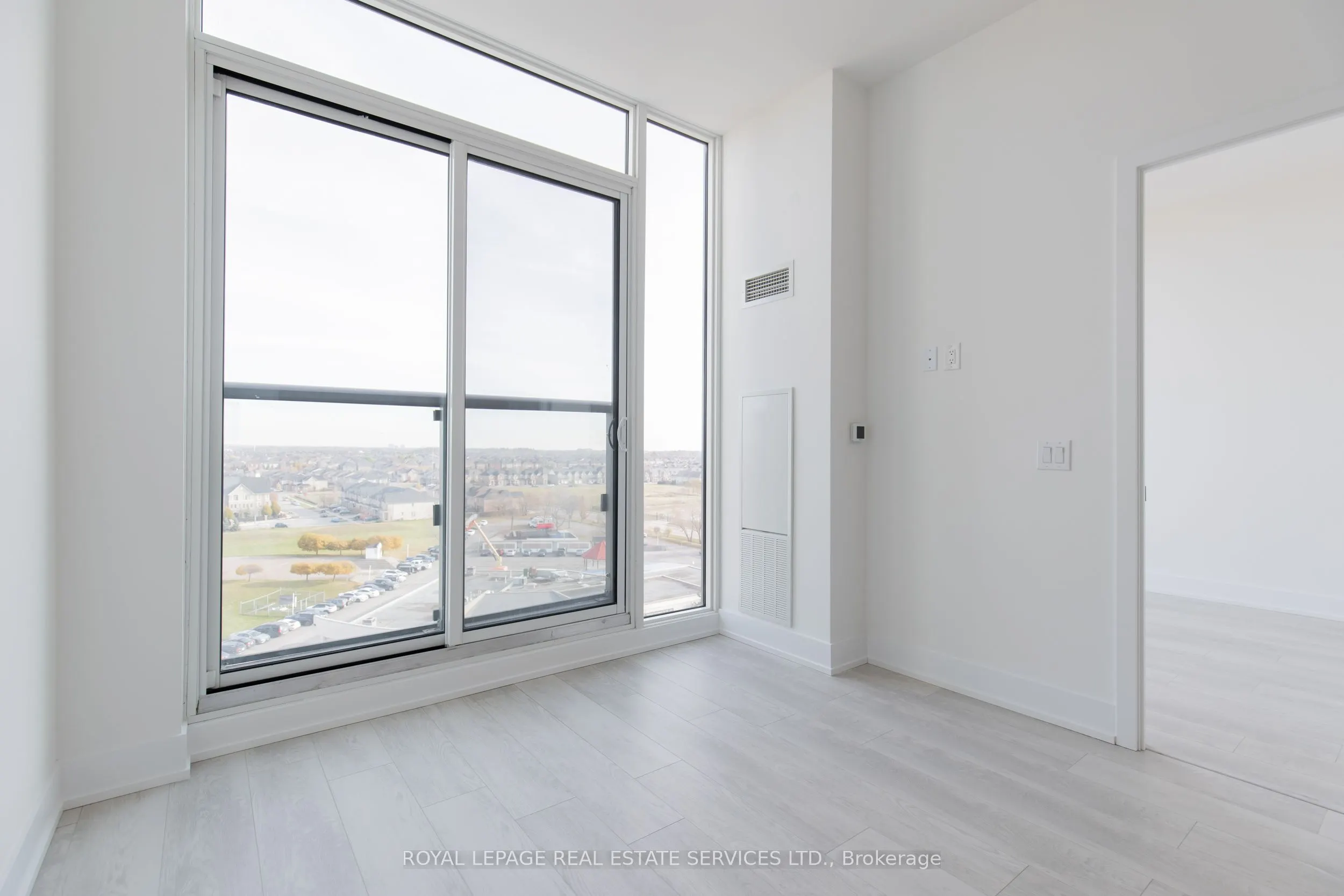 2450 Old Bronte Road, #807