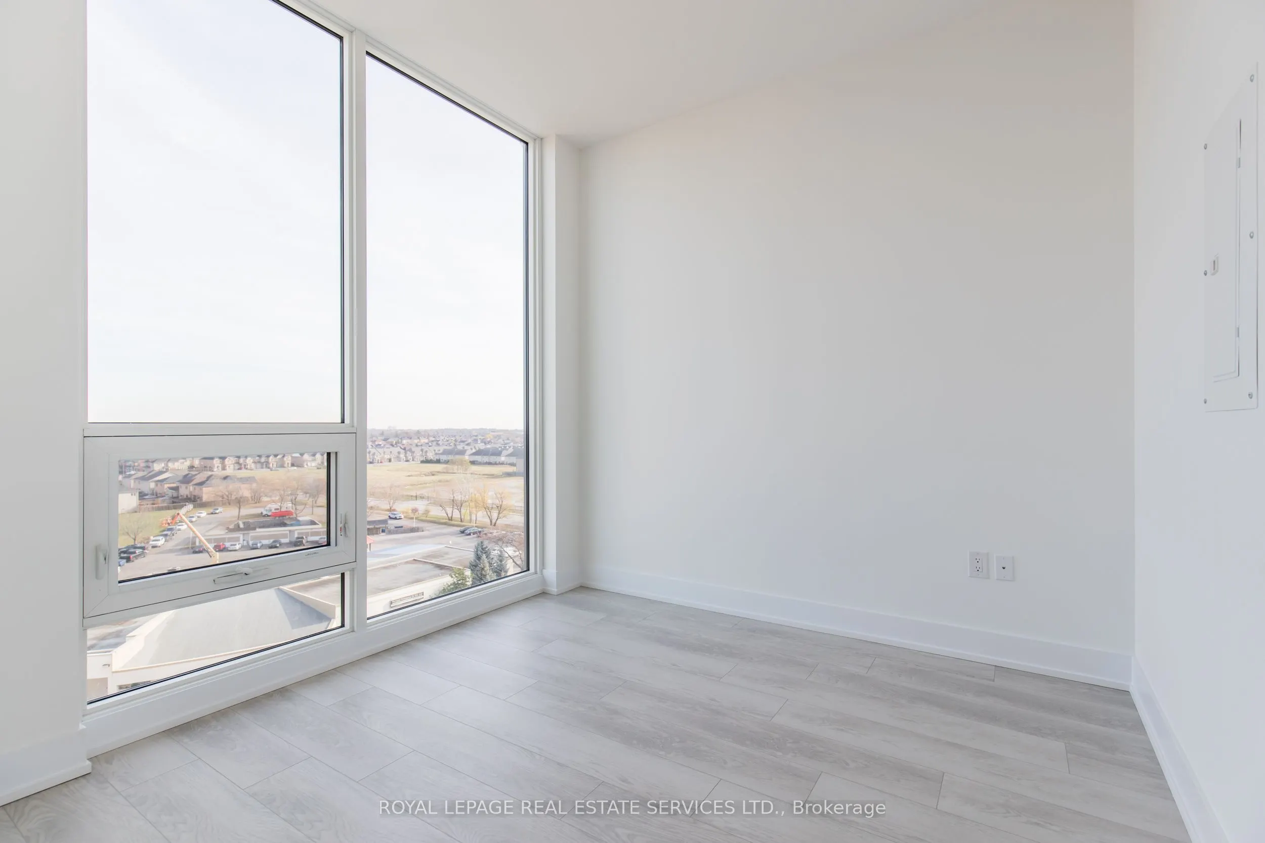 2450 Old Bronte Road, #807